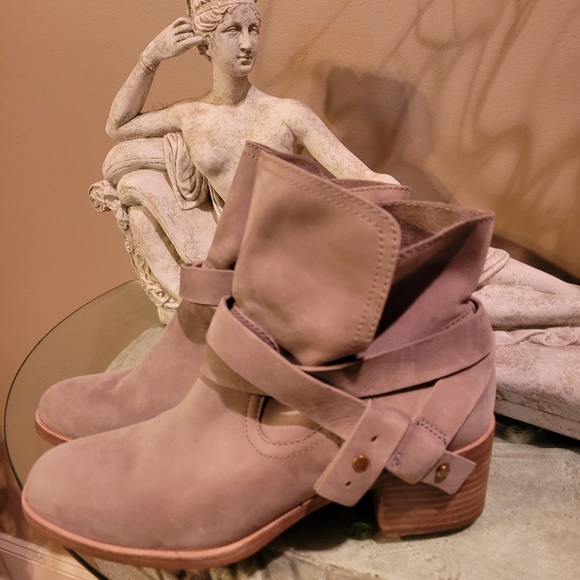 Ugg Elora Suede Leather Heeled Ankle Boots in Antelope. Wrap around Straps #479 - Picture 5 of 12